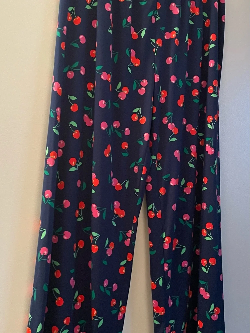 kate spade Navy Cherry-Print Short Sleeve Pajama Set. Runs small in skeeves.